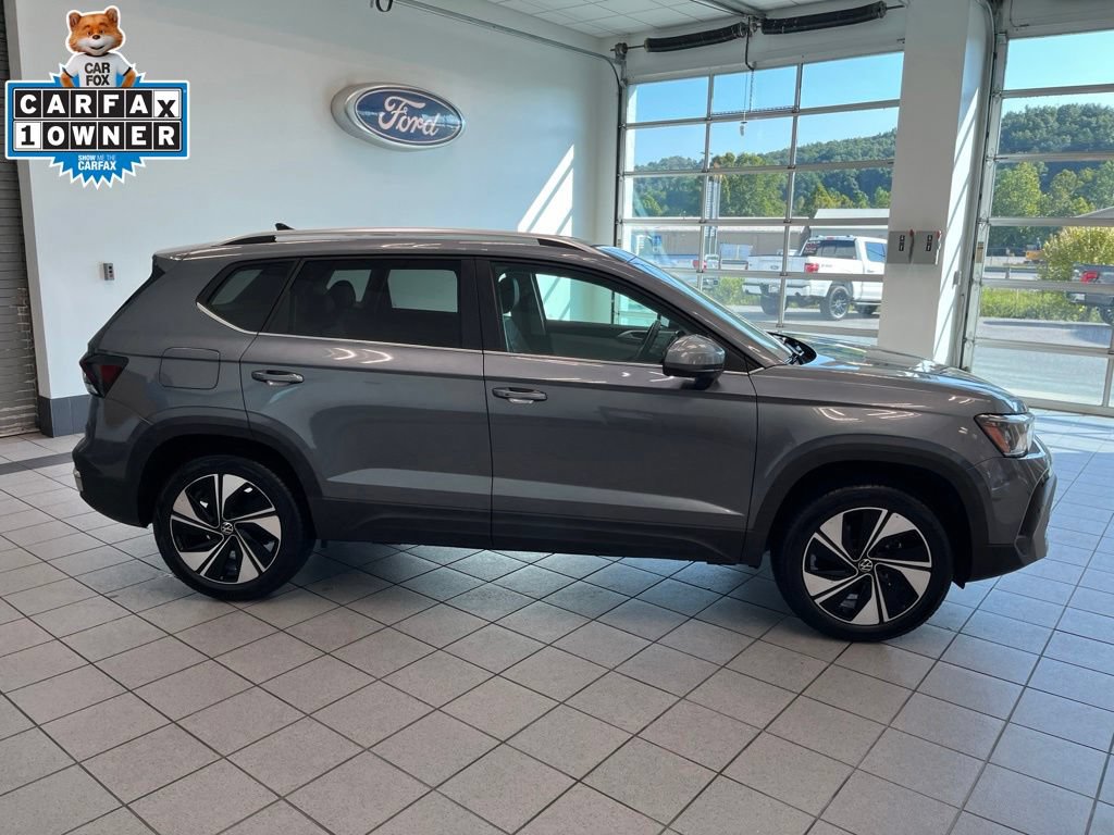 Used 2025 Volkswagen Taos SE AWD/4WD image 24