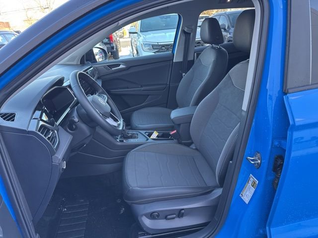 Certified 2025 Volkswagen Taos SE image 22