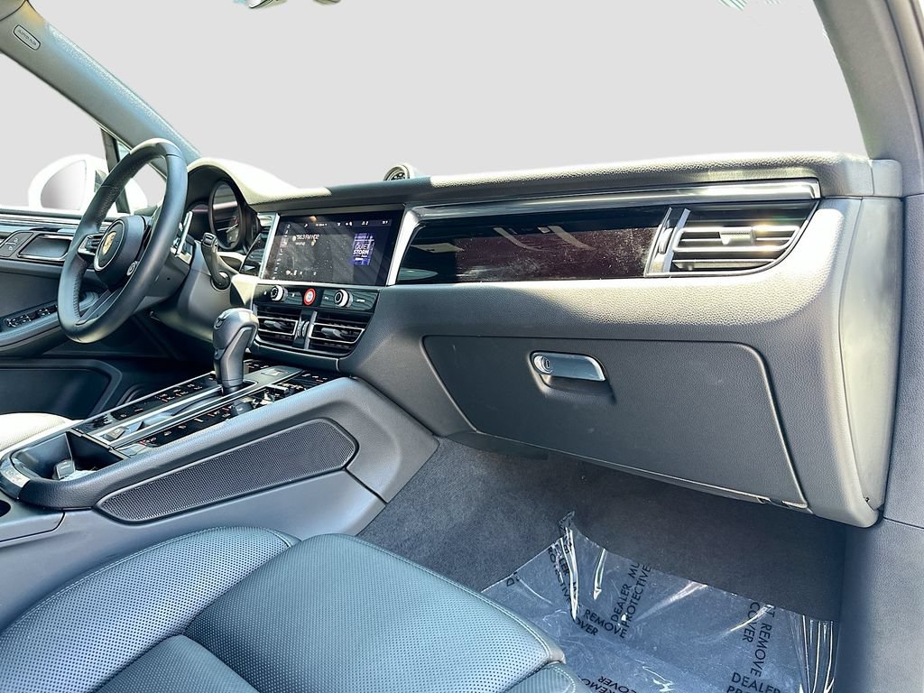 Certified 2025 Porsche Macan S AWD/4WD image 31
