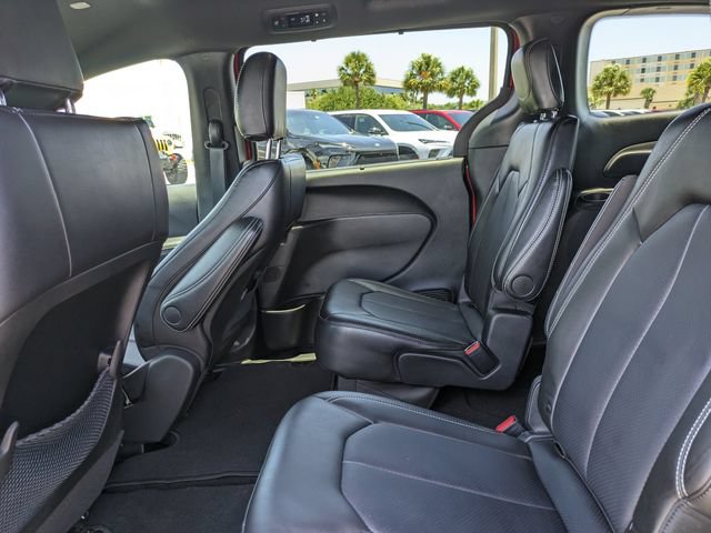 Used 2025 Chrysler Voyager LX FWD image 18