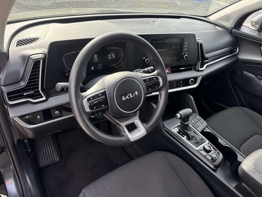 Used 2024 Kia Sportage LX image 17