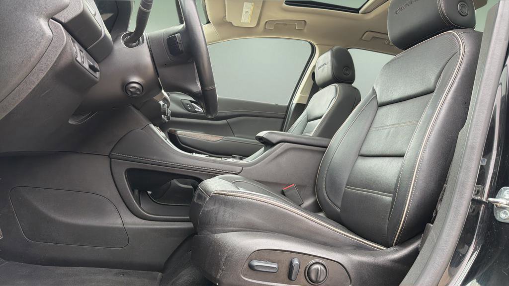 Used 2023 GMC Acadia Denali w/ Black Diamond Edition image 26