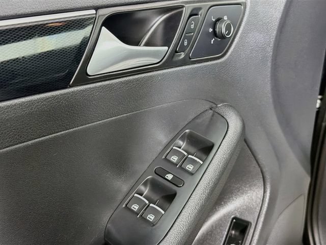 Used 2017 Volkswagen Jetta SEL FWD image 17