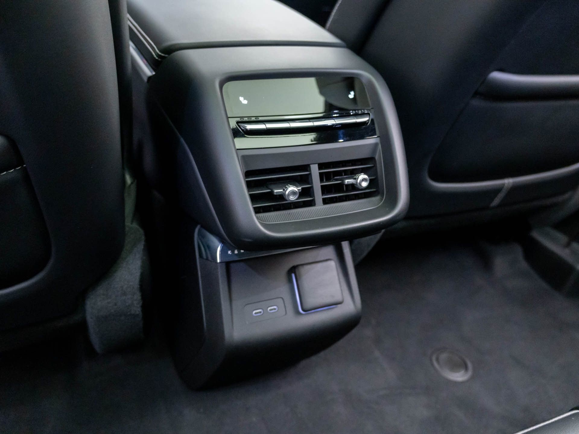 Certified 2025 Cadillac Lyriq Luxury w/ LPO, Floor Liner Package AWD/4WD image 24