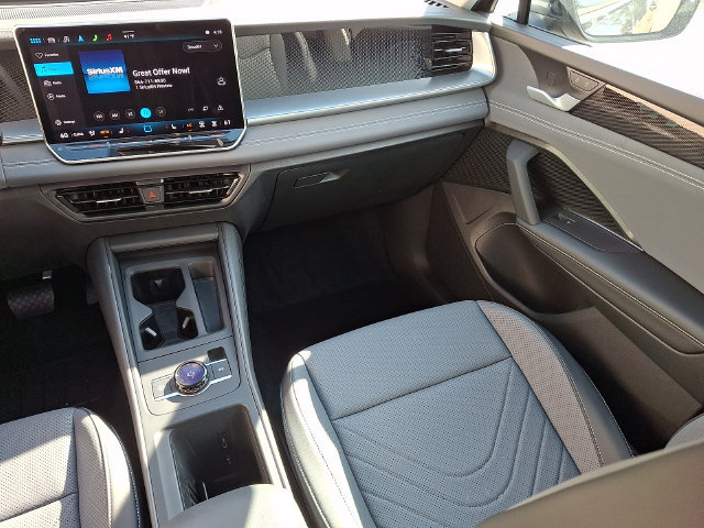 Used 2025 Volkswagen Tiguan SE w/ Panoramic Sunroof Package AWD/4WD image 16
