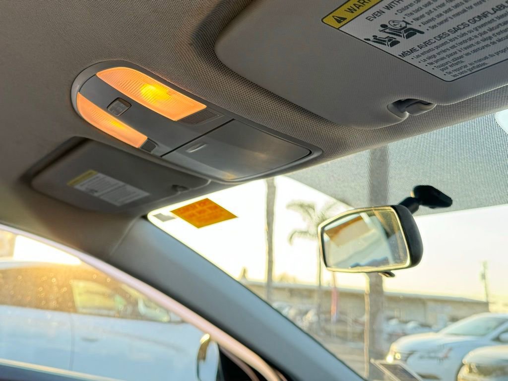 Used 2017 Hyundai Elantra SE image 27