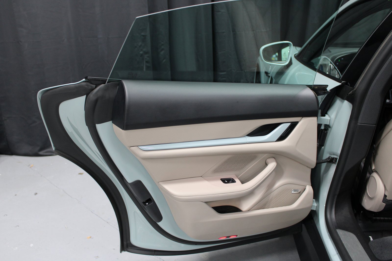 Certified 2025 Porsche Taycan image 15