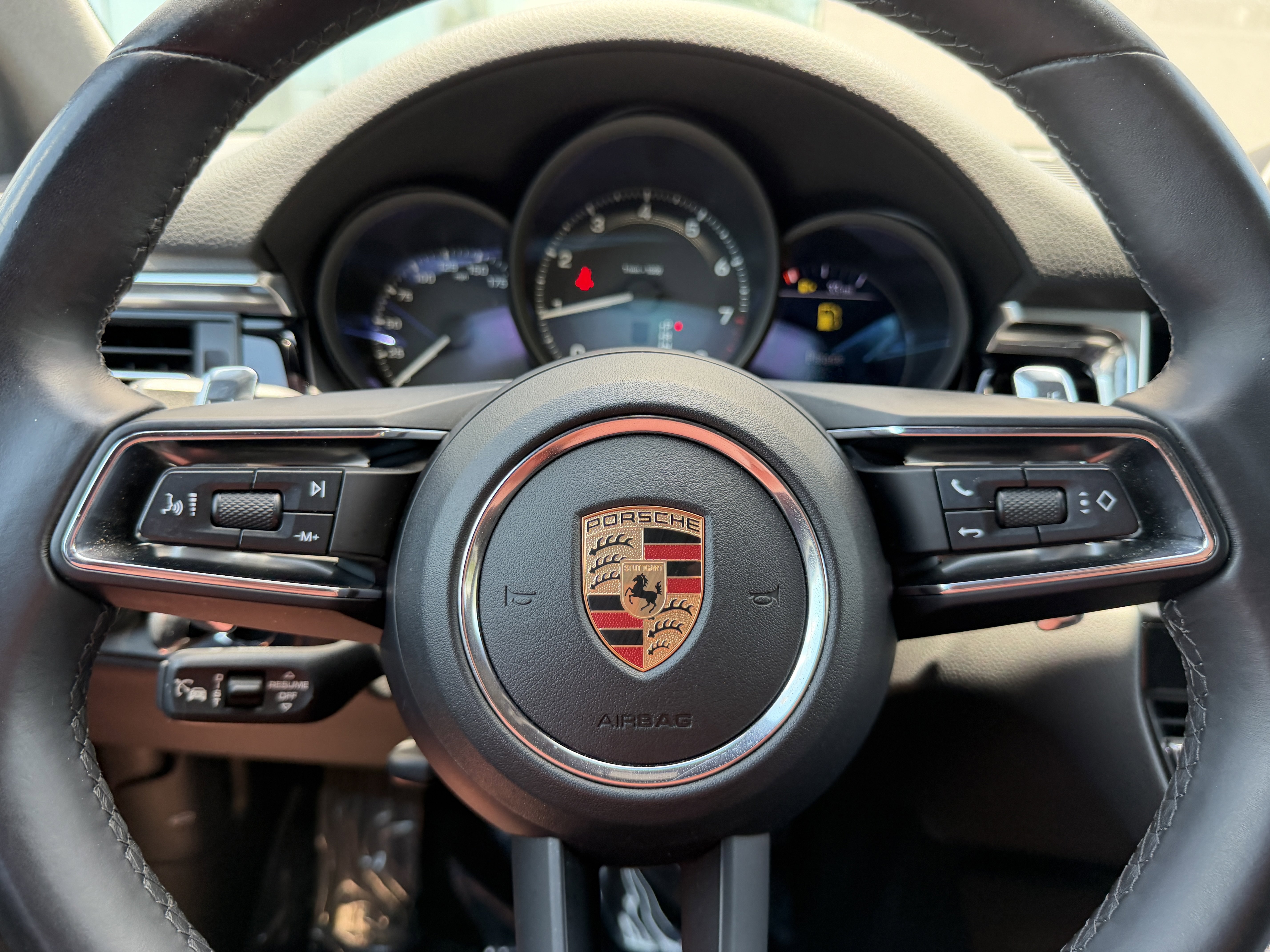 Certified 2024 Porsche Macan AWD/4WD image 35