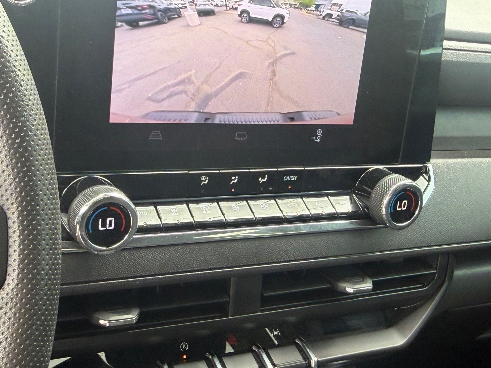 Used 2025 Chevrolet Colorado Trail Boss AWD/4WD image 28