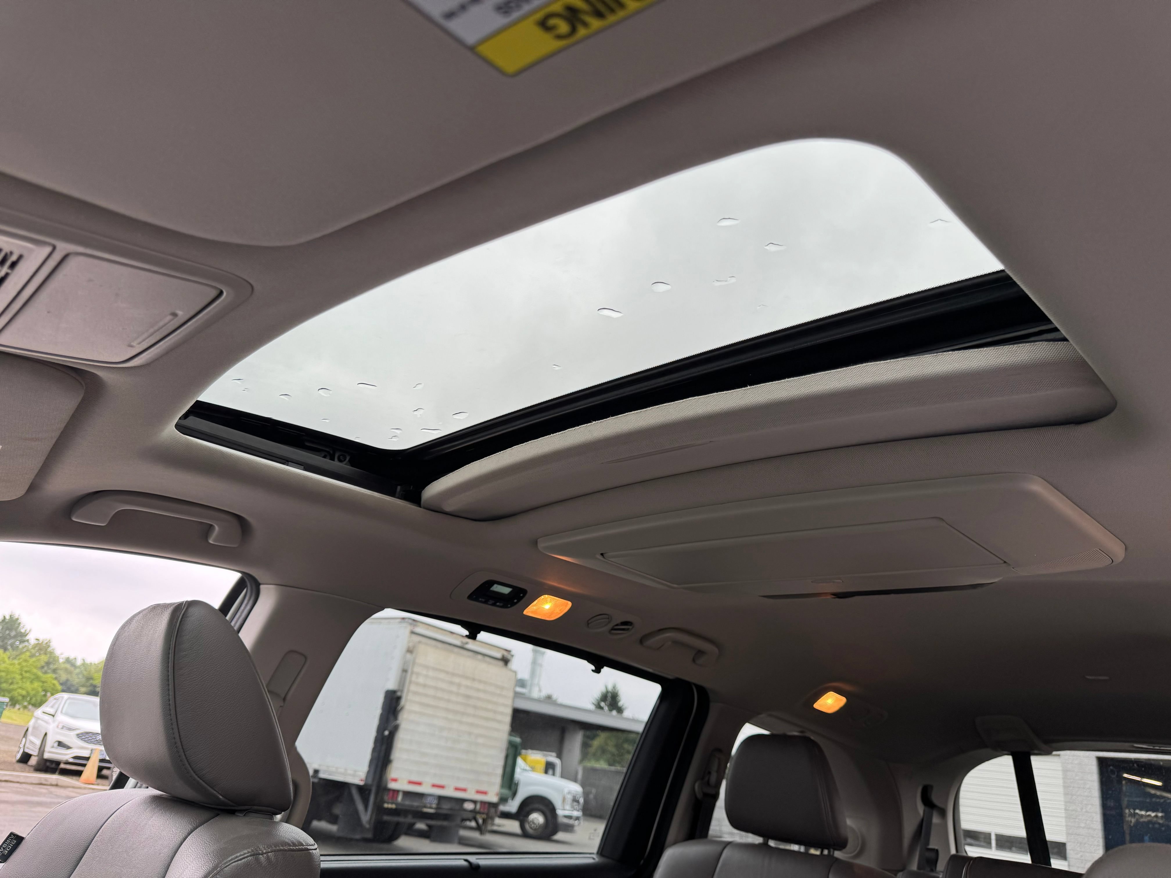 Used 2014 Honda Odyssey Touring Elite image 32