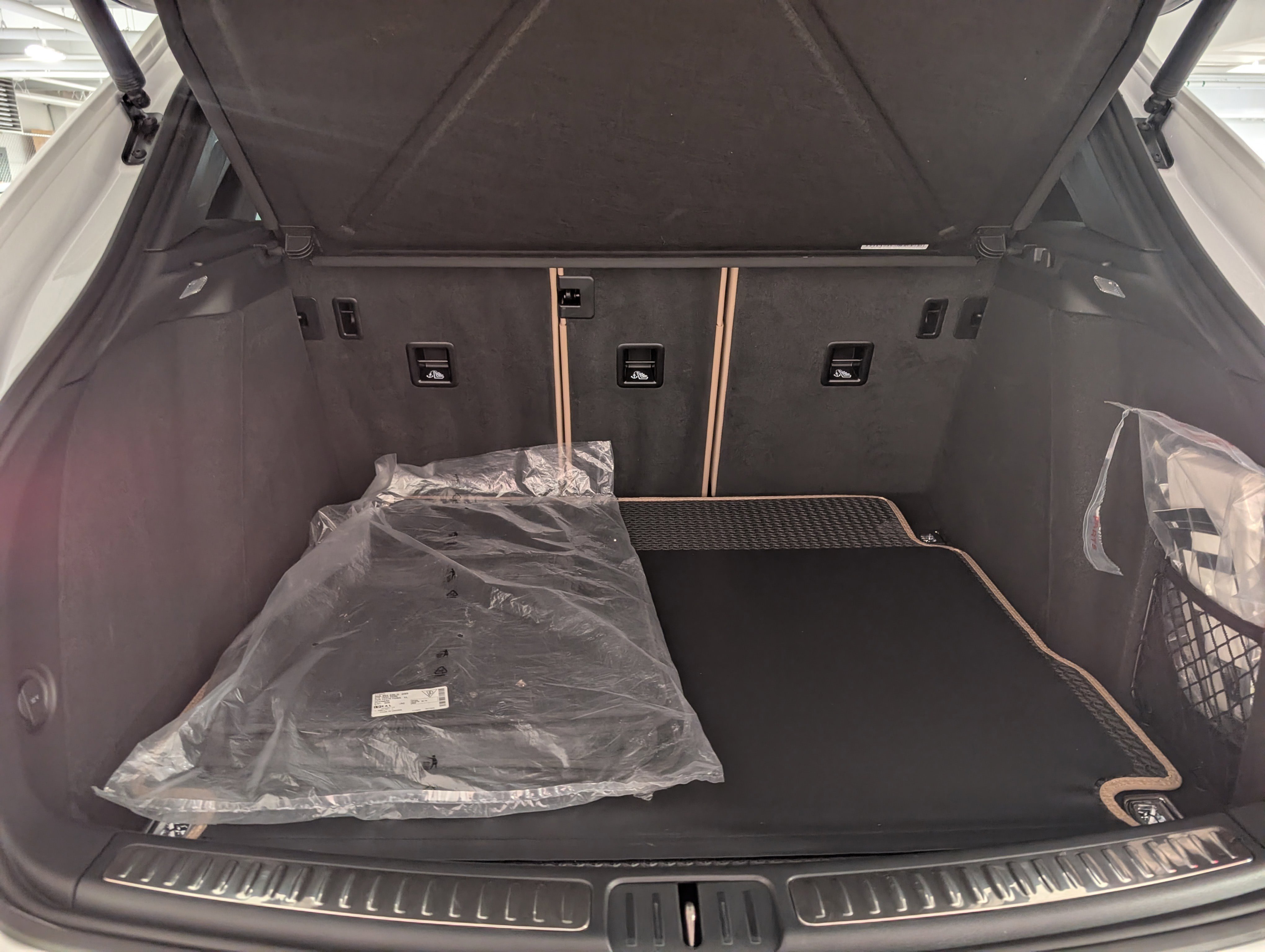 Certified 2025 Porsche Macan image 25