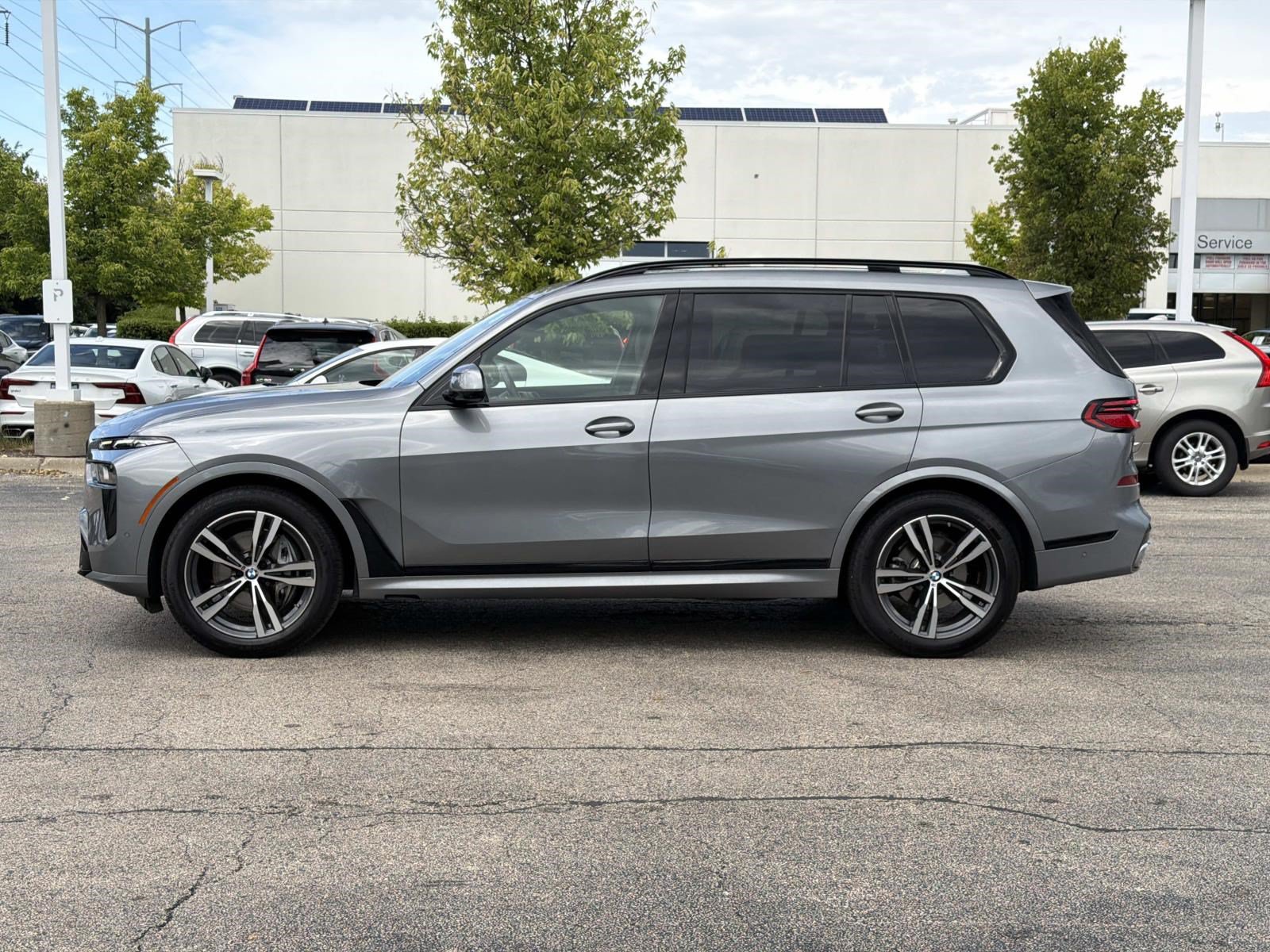 Certified 2024 BMW X7 xDrive40i w/ M Sport Package AWD/4WD image 8