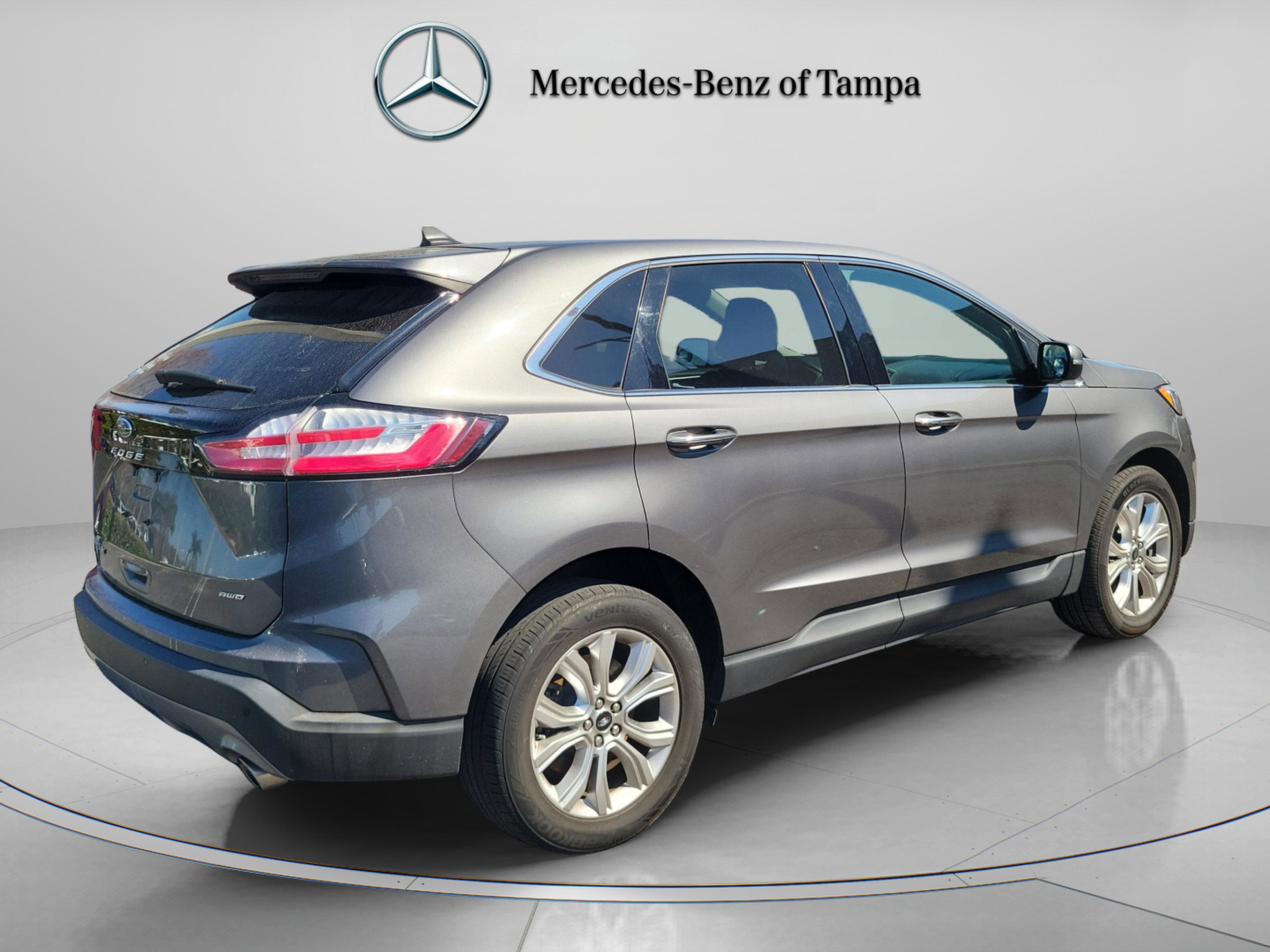 Used 2023 Ford Edge Titanium image 3