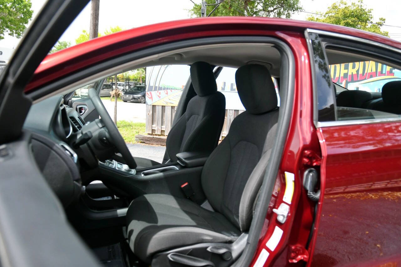 Used 2015 Chrysler 200 Limited FWD image 18