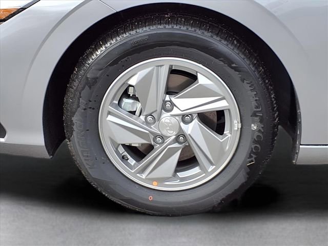 New 2026 Hyundai Elantra SE image 12