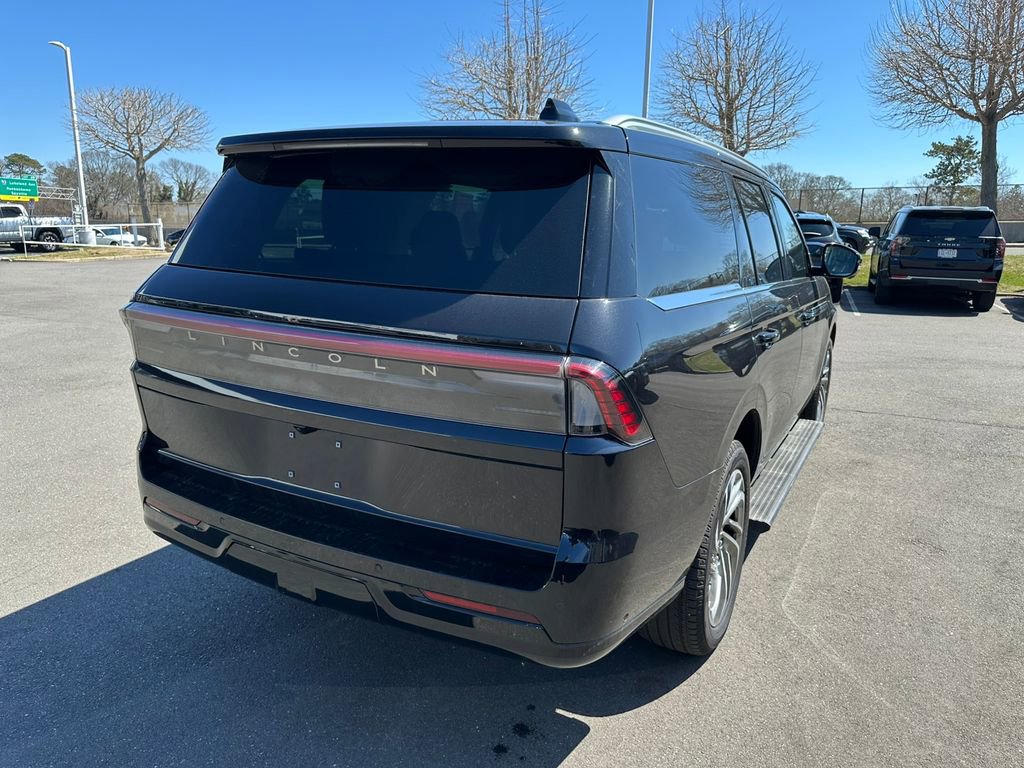 Used 2025 Lincoln Navigator Reserve AWD/4WD image 4