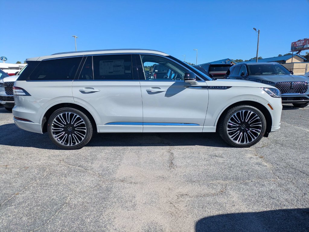 New 2027 Lincoln Aviator Black Label w/ Dynamic Handling Package AWD/4WD image 3