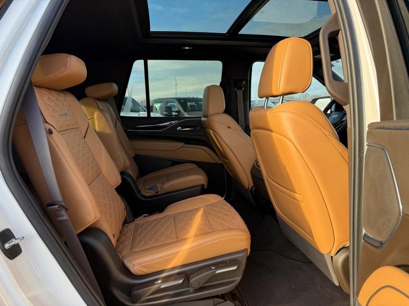 Used 2023 Cadillac Escalade Premium Luxury image 11