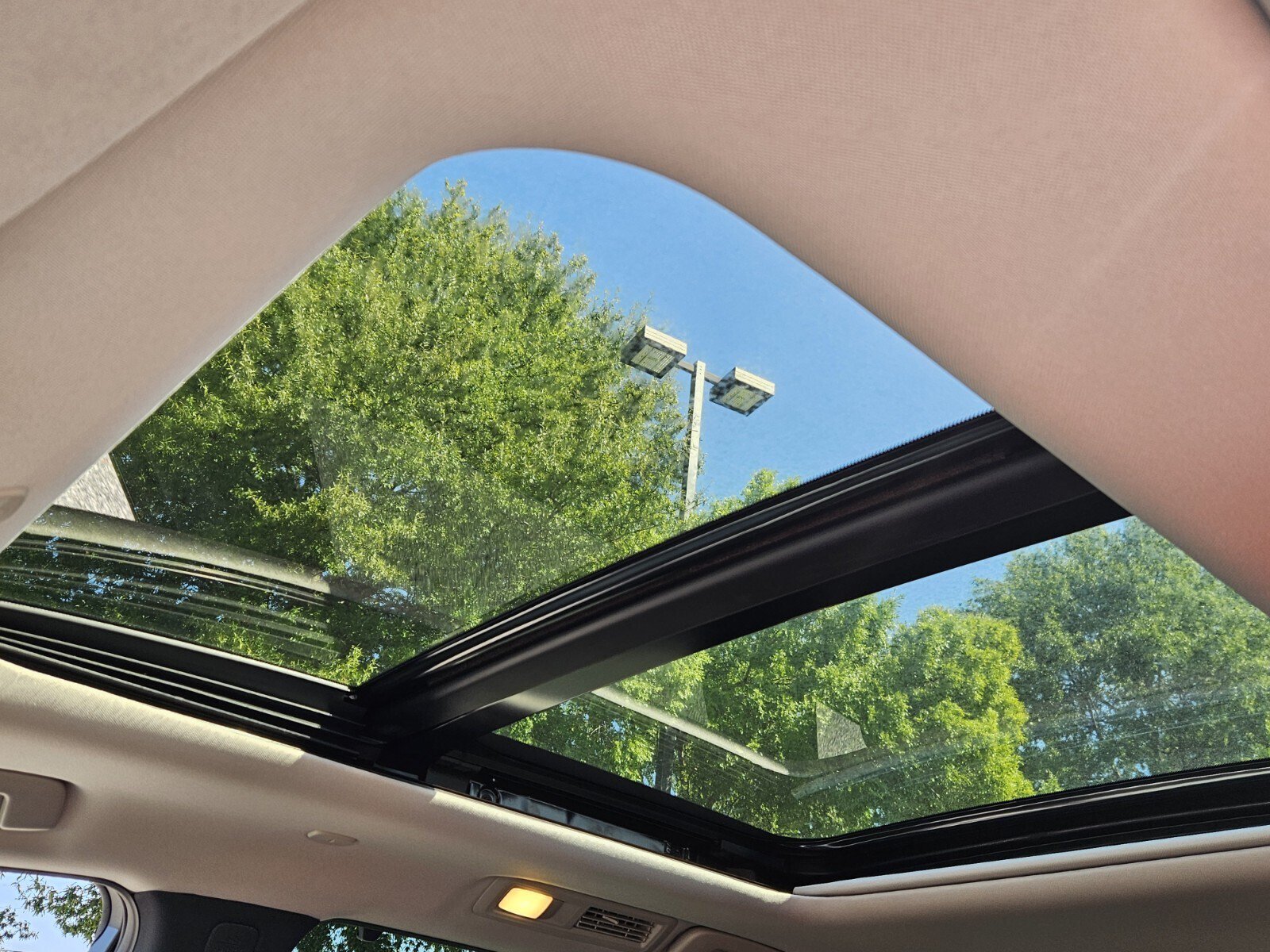Used 2026 INFINITI QX60 Luxe w/ Cargo Package FWD image 19