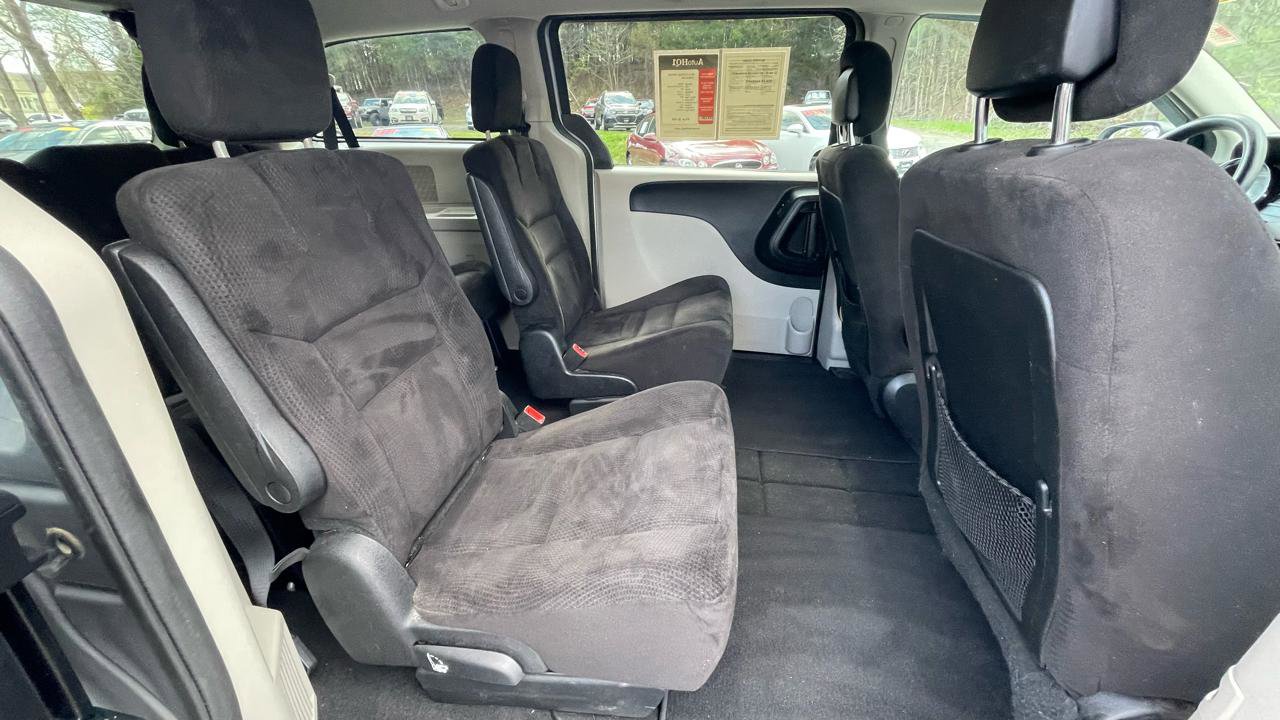Used 2014 Dodge Grand Caravan SXT image 19
