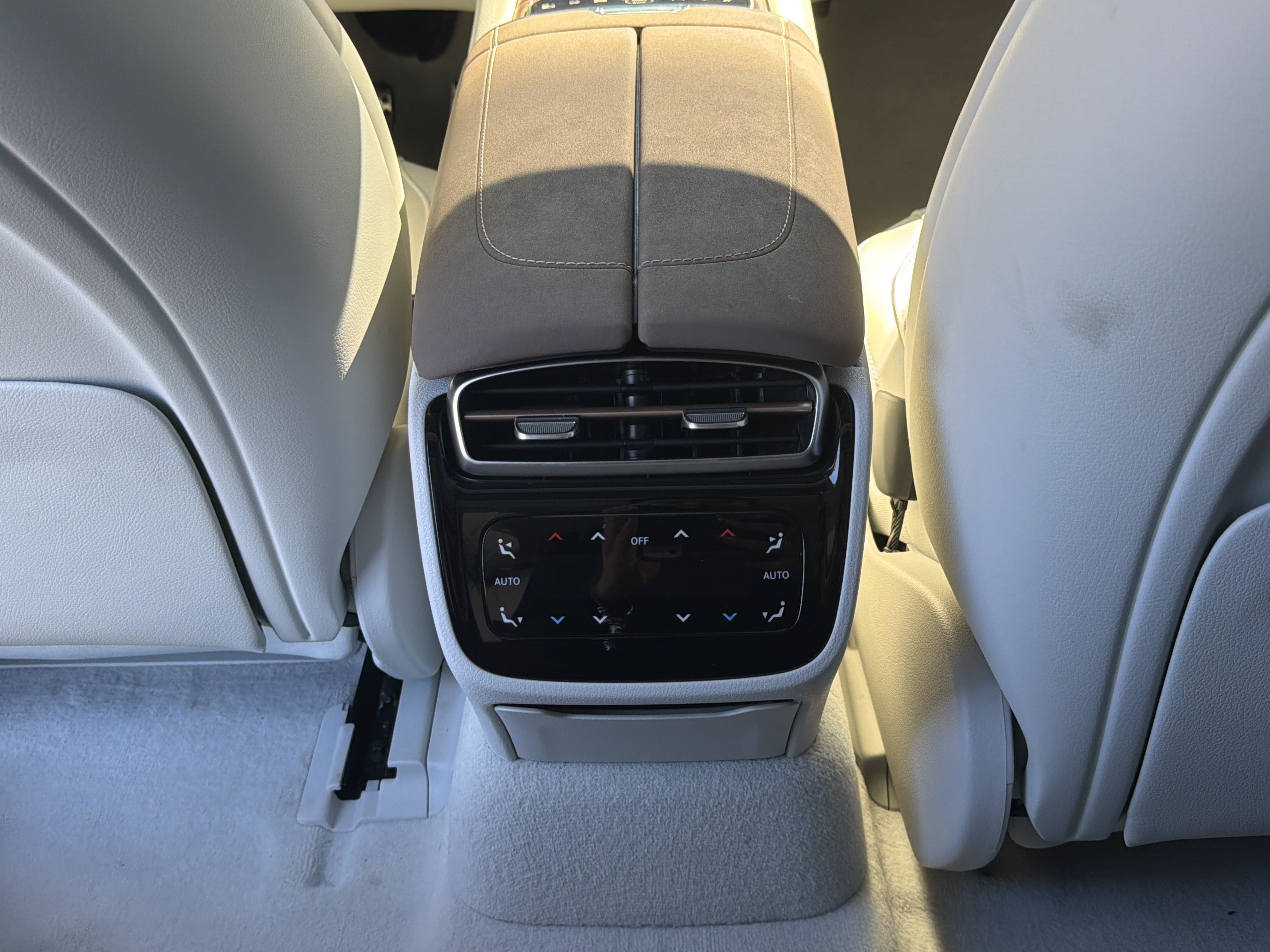 Used 2022 Mercedes-Benz EQS AMG 4MATIC w/ Exclusive Trim Package image 44