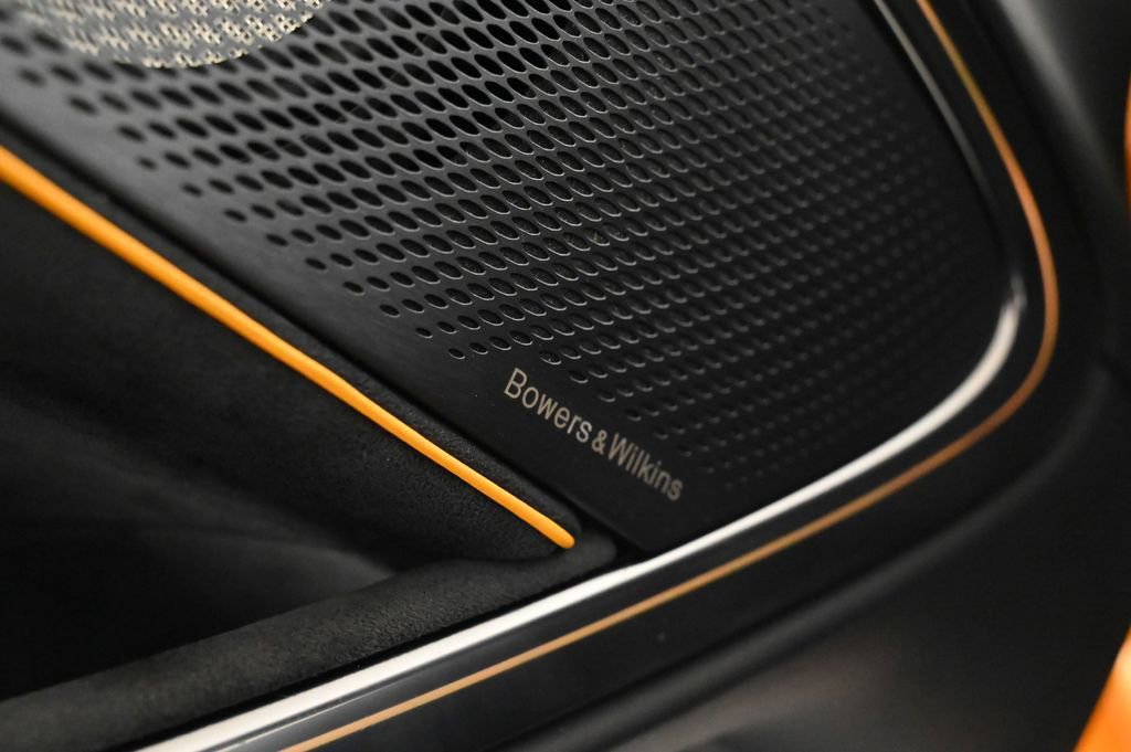 Used 2025 McLaren Artura image 21