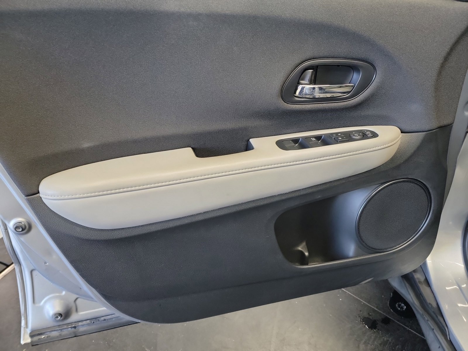 Used 2019 Honda HR-V LX image 13