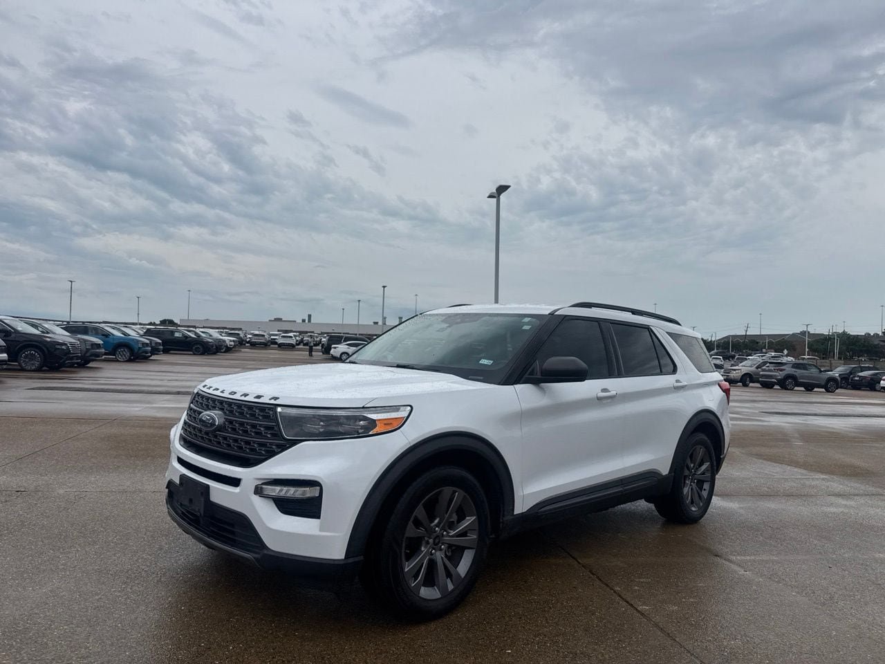 Used 2021 Ford Explorer XLT w/ Equipment Group 202A RWD image 9