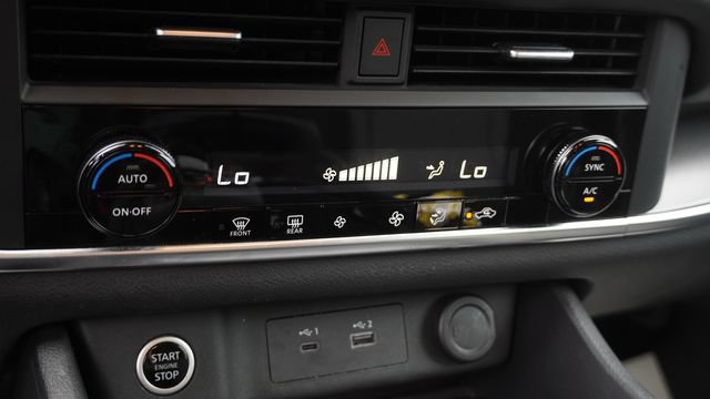 Used 2023 Nissan Rogue SV FWD image 25
