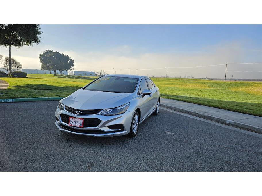 Used 2018 Chevrolet Cruze LT w/ LT Fleet Convenience Package image 3