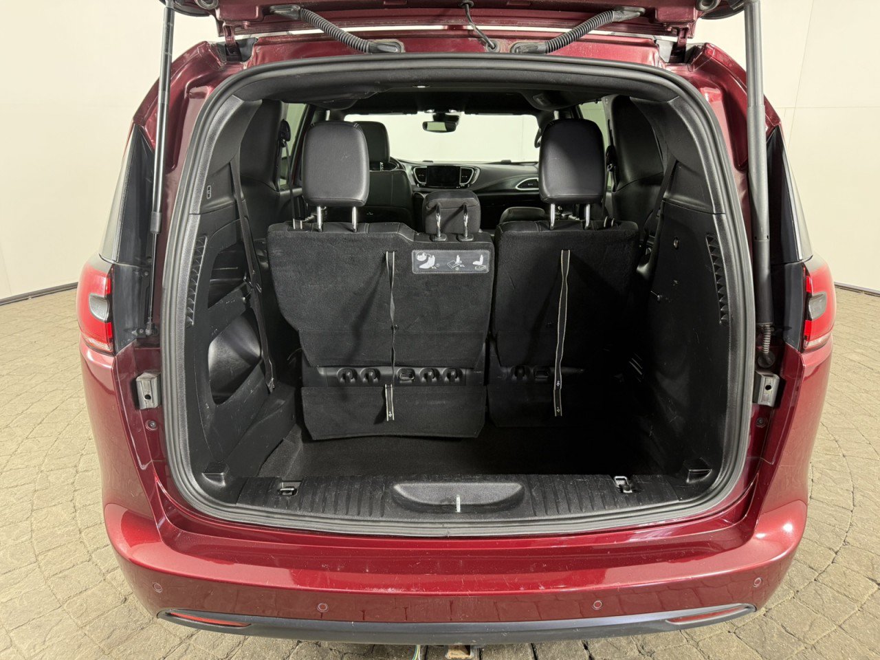 Used 2021 Chrysler Pacifica Touring-L w/ S Appearance Package FWD image 7