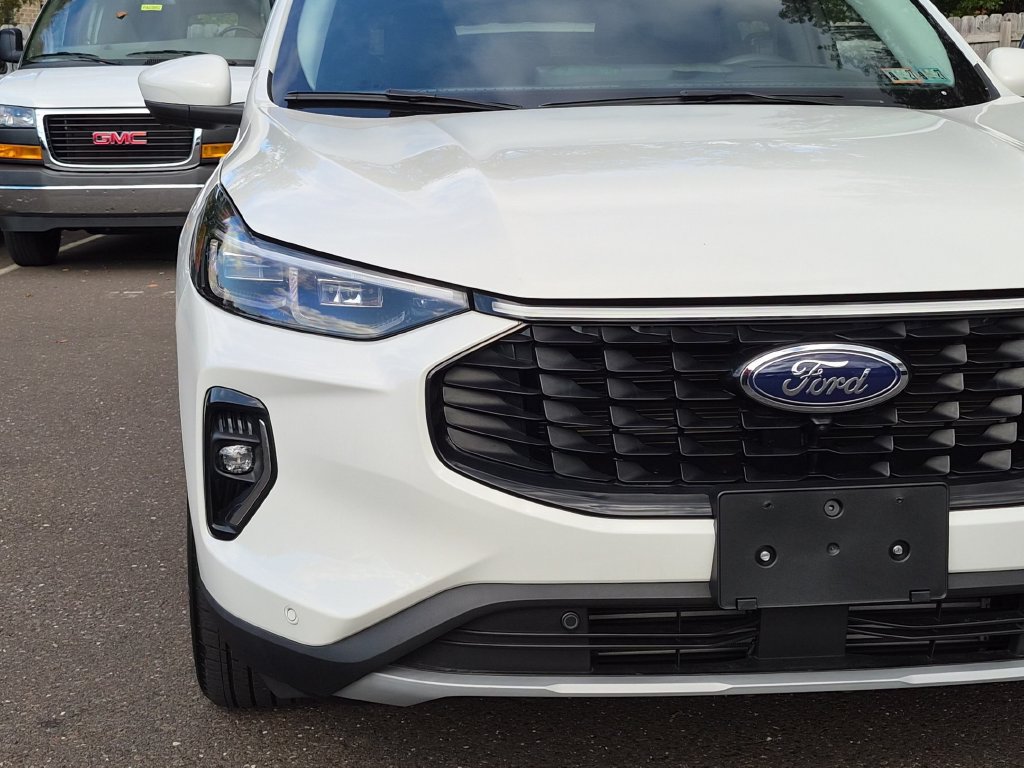 Certified 2023 Ford Escape Platinum w/ Premium Technology Package AWD/4WD image 18