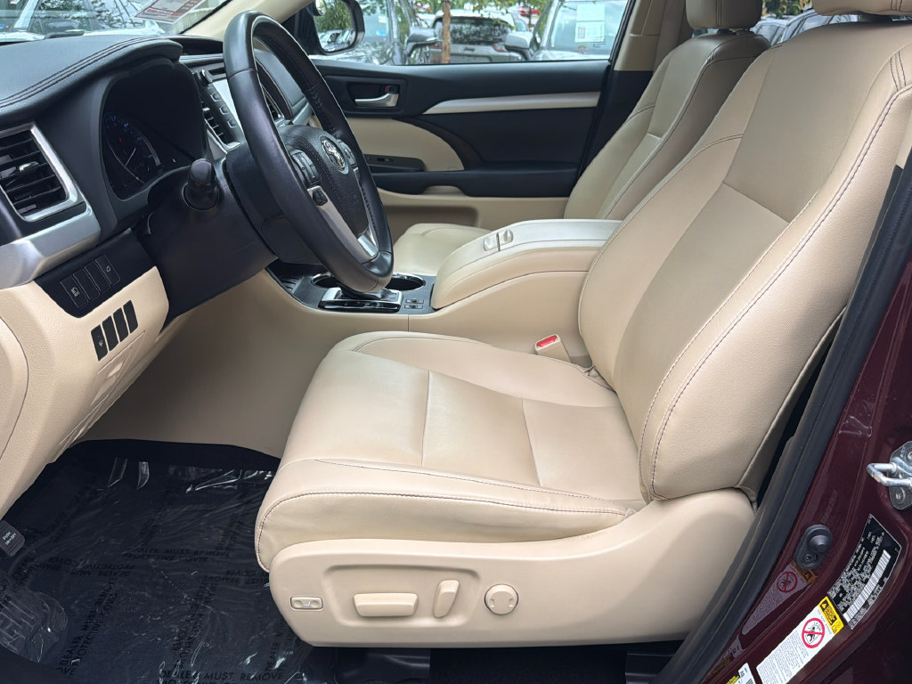 Used 2019 Toyota Highlander XLE AWD/4WD image 23