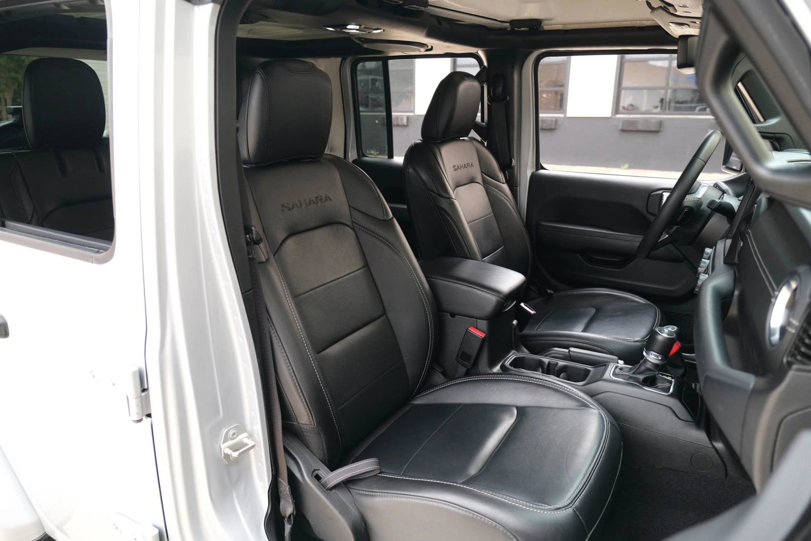 Used 2023 Jeep Wrangler Unlimited Sahara AWD/4WD image 32