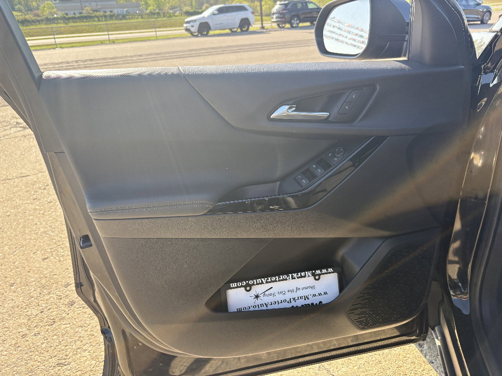 Used 2025 Chevrolet Equinox LT FWD image 28