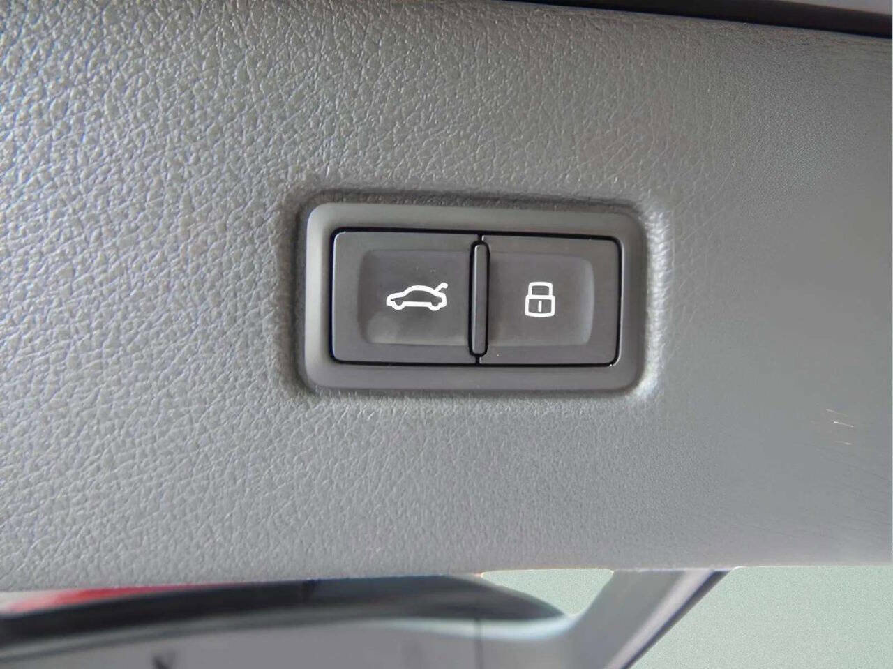 Used 2017 Audi Q7 3.0T Prestige image 56