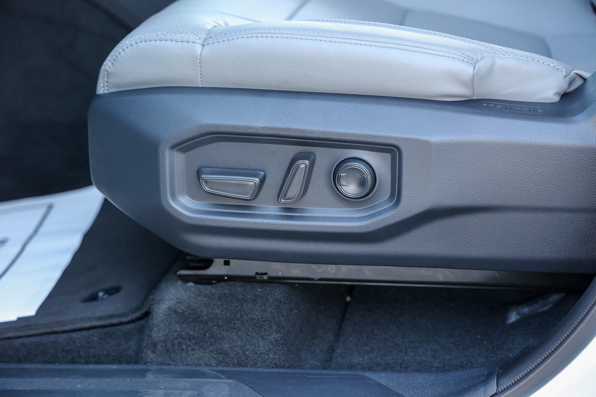 Used 2024 Toyota Tundra Limited w/ Power Package AWD/4WD image 32