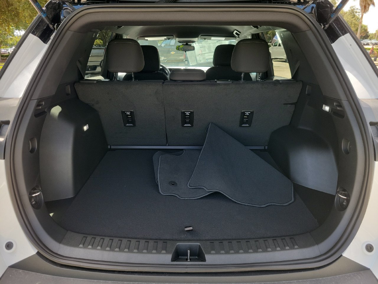 New 2027 Chevrolet Equinox LT FWD image 7