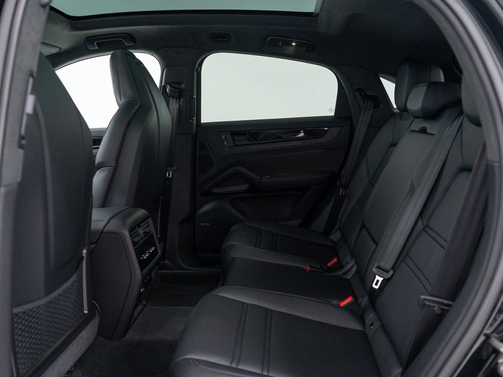 Certified 2026 Porsche Cayenne GTS AWD/4WD image 24