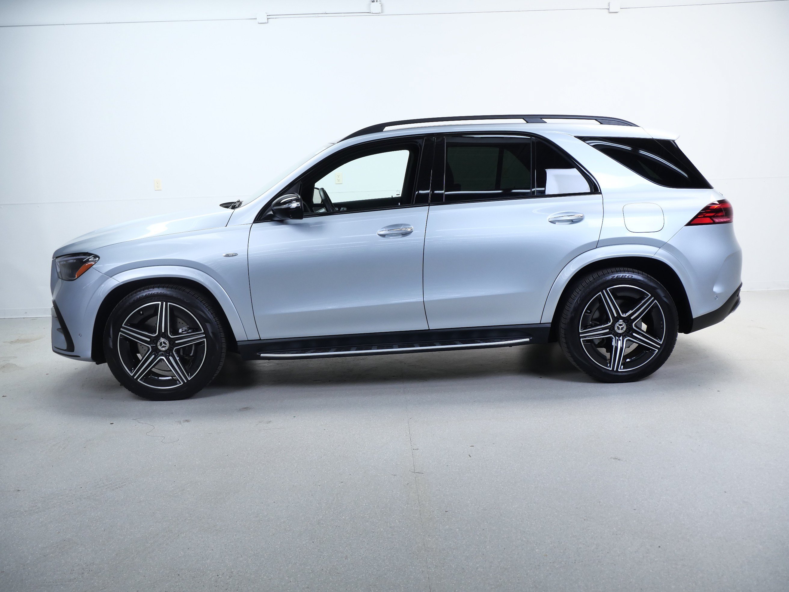 Certified 2025 Mercedes-Benz GLE 450e 4MATIC w/ AMG Line Exterior image 10