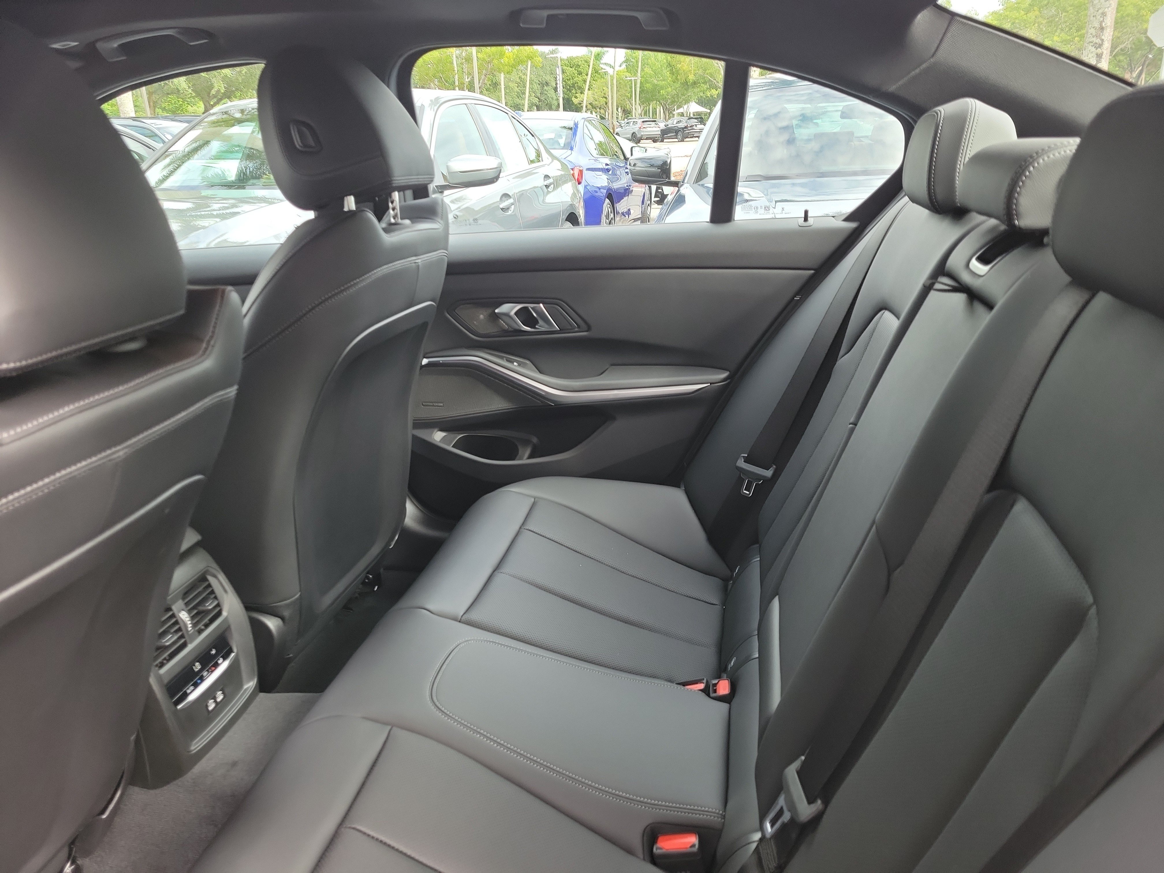 New 2026 BMW 330i Sedan w/ M Sport Package RWD image 7