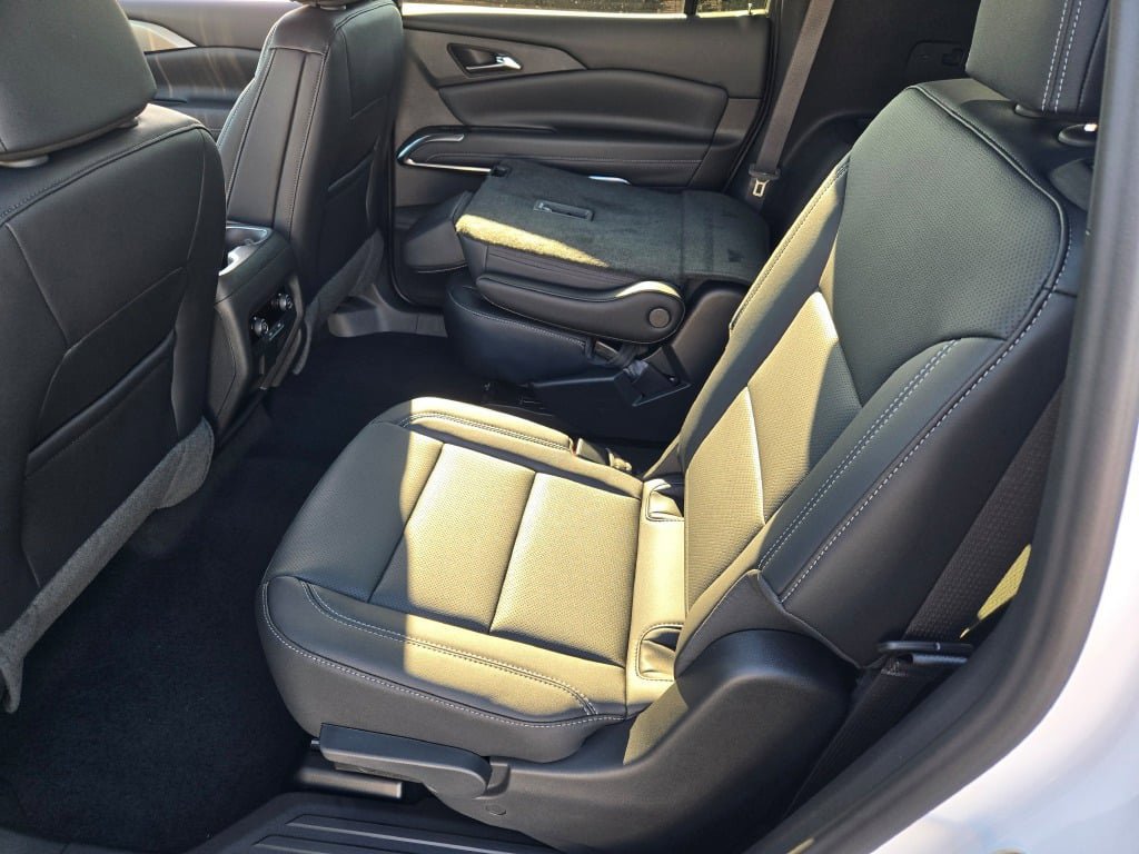 New 2027 Chevrolet Traverse LT w/ Driver Confidence Package AWD/4WD image 17