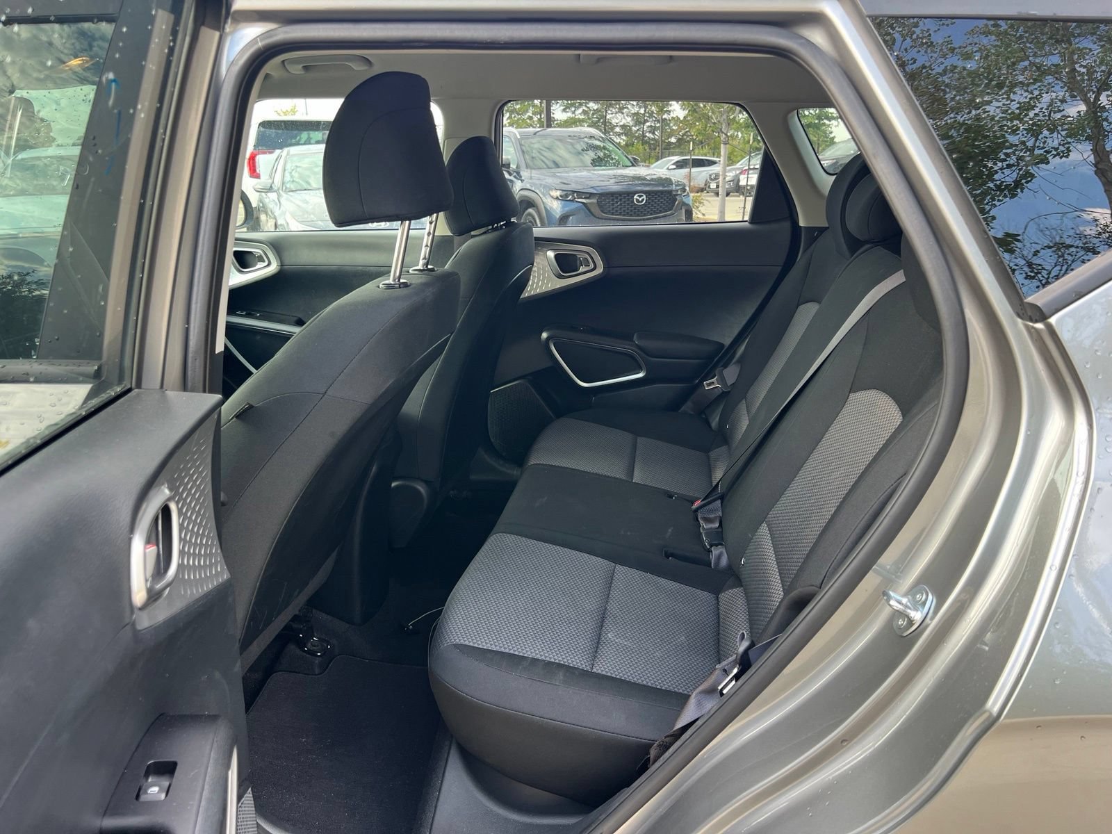 Used 2025 Kia Soul LX w/ LX Technology Package FWD image 16