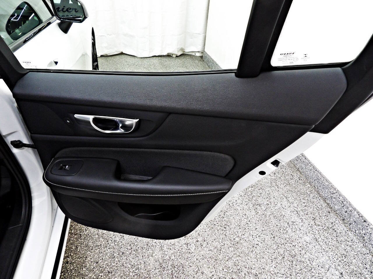 Used 2024 Volvo S60 B5 Plus image 12