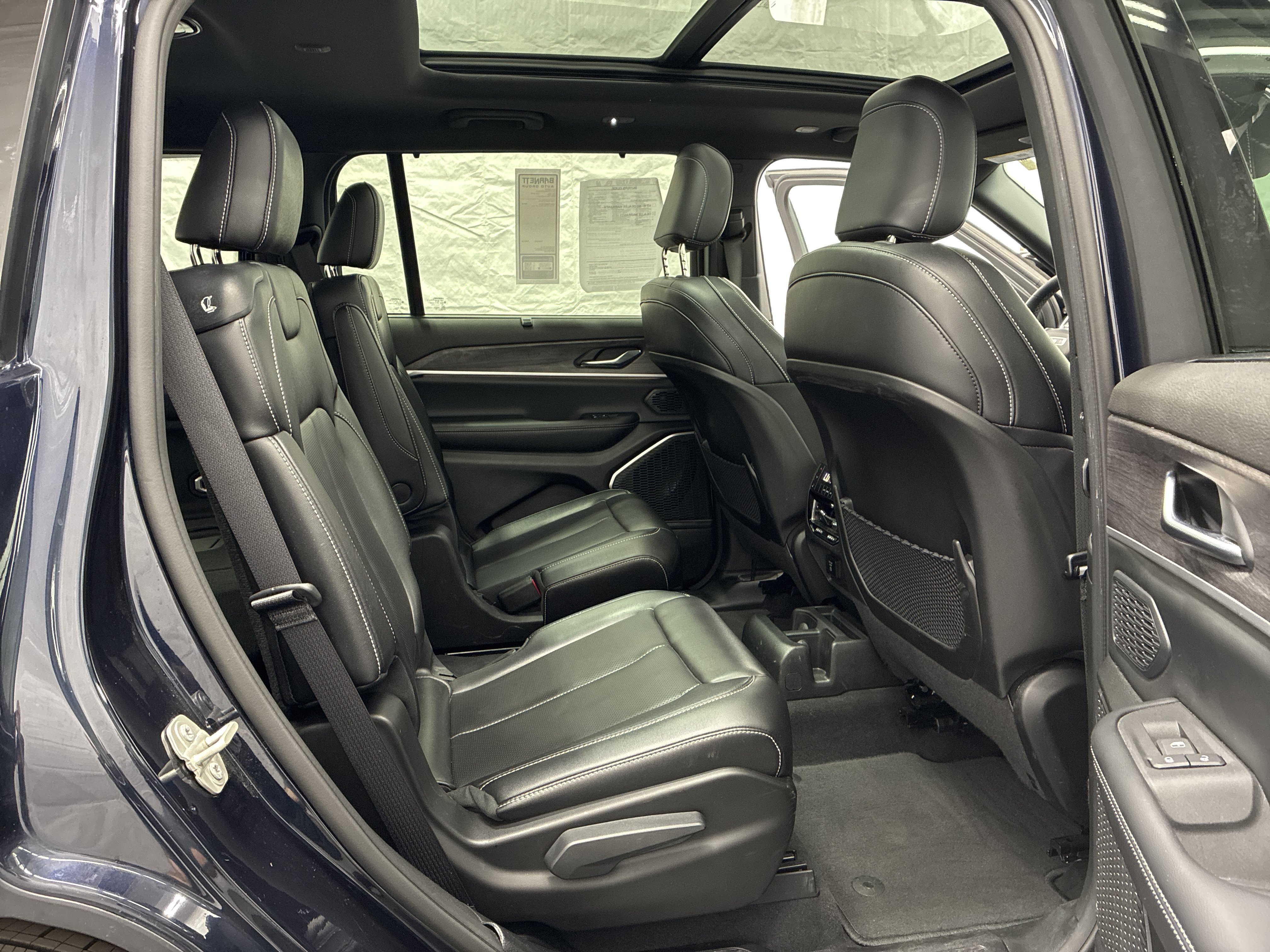 Certified 2024 Jeep Grand Cherokee L Limited w/ Luxury Tech Group II AWD/4WD image 12