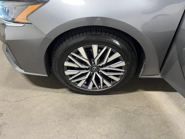 Used 2024 Nissan Altima 2.5 SV FWD image 30