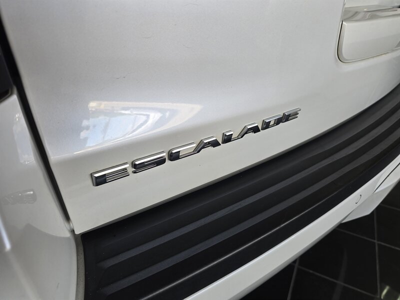 Used 2016 Cadillac Escalade ESV Premium AWD/4WD image 36