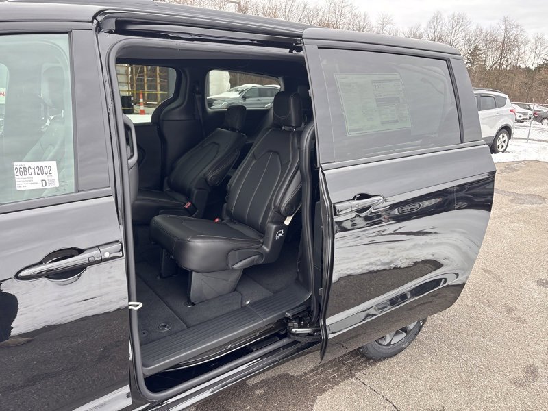 New 2026 Chrysler Pacifica Select w/ S Appearance Package image 11