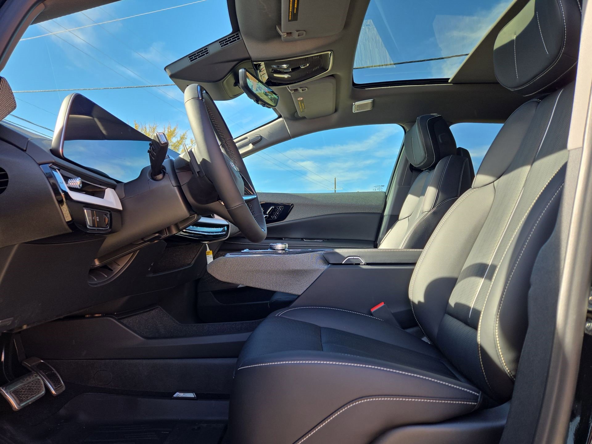 New 2026 Cadillac Optiq Luxury 2 image 16