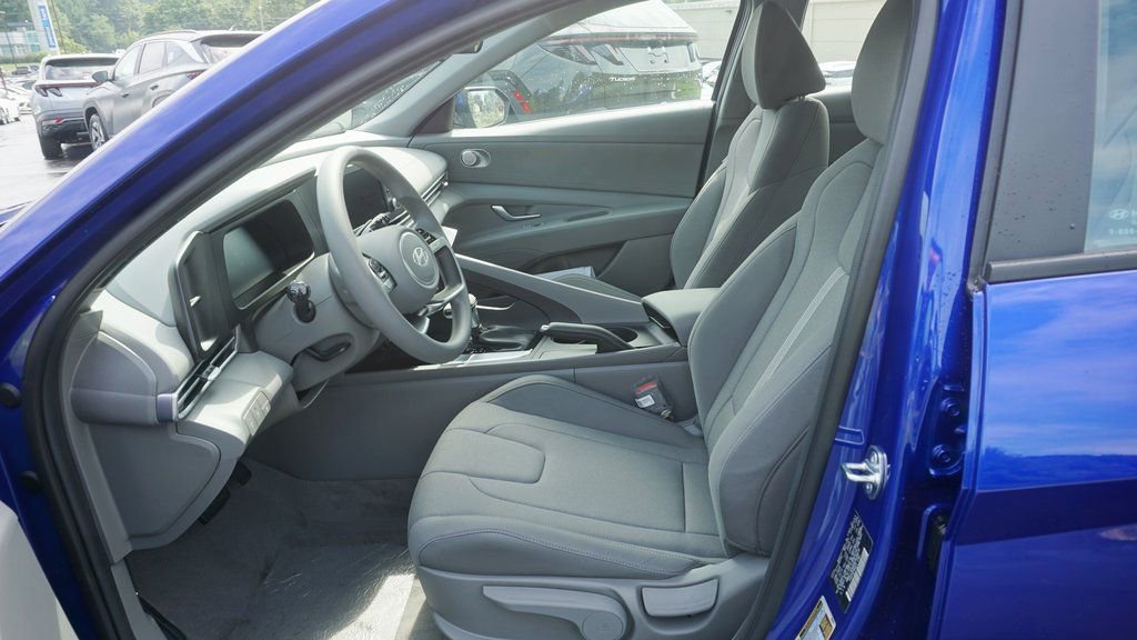 Used 2024 Hyundai Elantra SE image 8